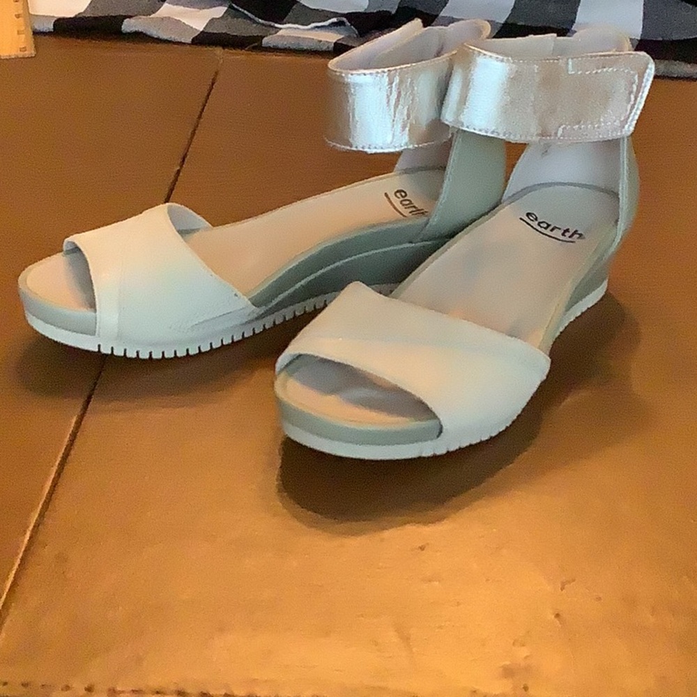 Earth sandals